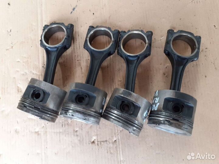 Поршень с шатуном Volkswagen Passat B3, B4 1.8 RF