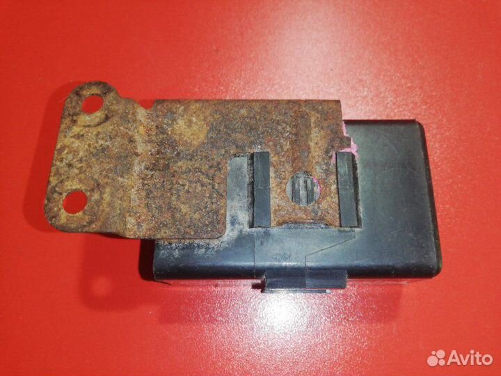 Блок управления центральным замком Nissan Sunny