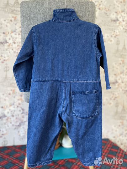 Джинсовый комбинезон Zara и кеды