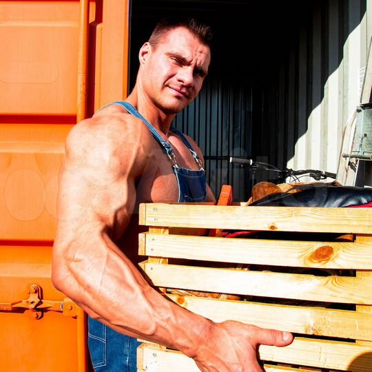 Ячейки 3.5 м² на Маршала Новикова