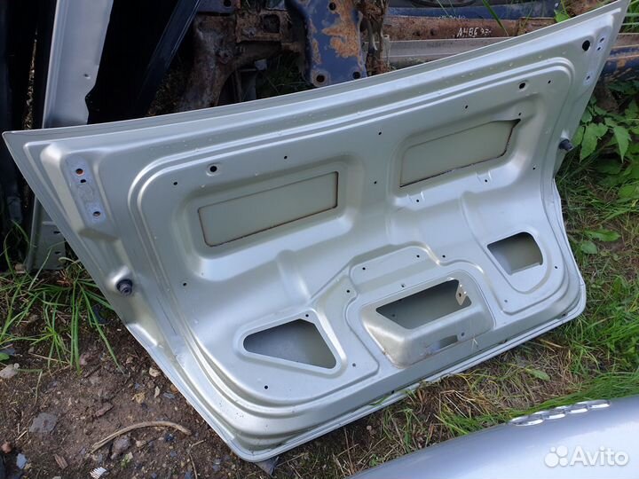 Крышка багажника peugeot 407 пежо седан бежевая