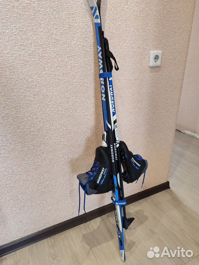 Лыжи беговые детские 130 с ботинками 32размера