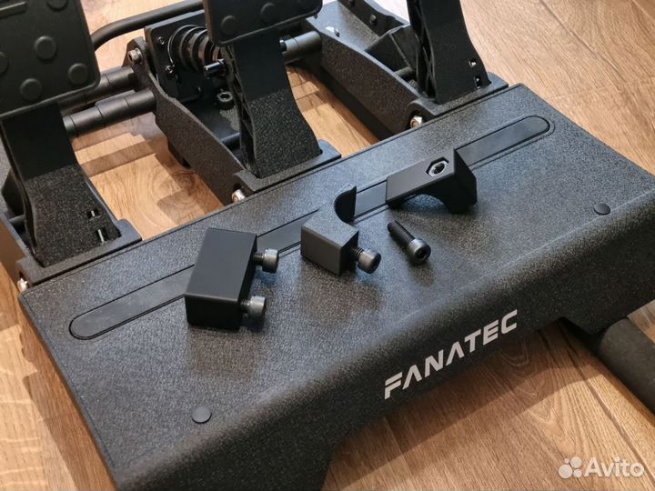 Крепление педалей Fanatec к PlaySeat Challenge