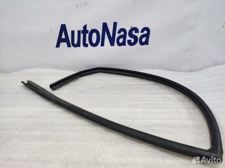 Уплотнитель стекла двери Kia Rio 3 2011-2017