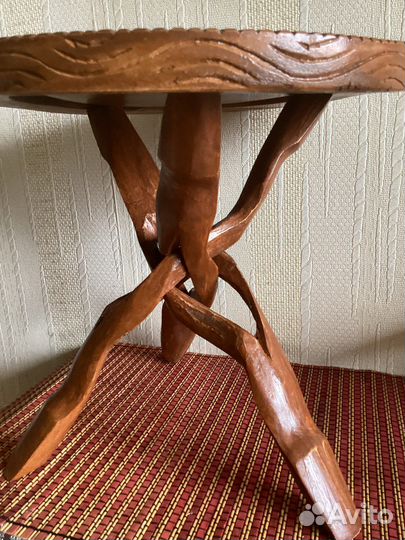 Стол подставка для интерьера