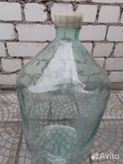 Бутыли стеклянные 20 и 10 лит