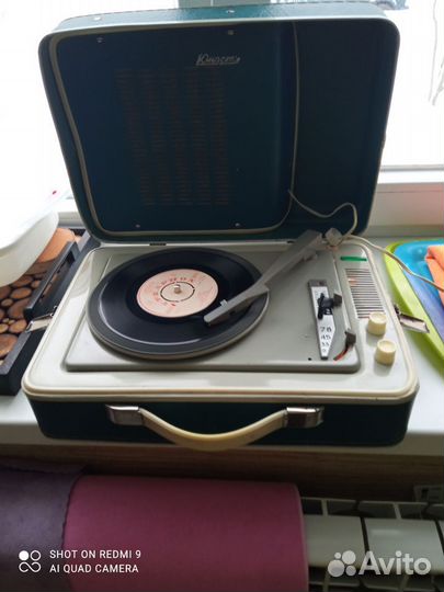 Проигрыватель винила из 60-х Юность