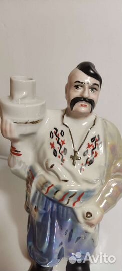 Фарфоровая статуэтка 
