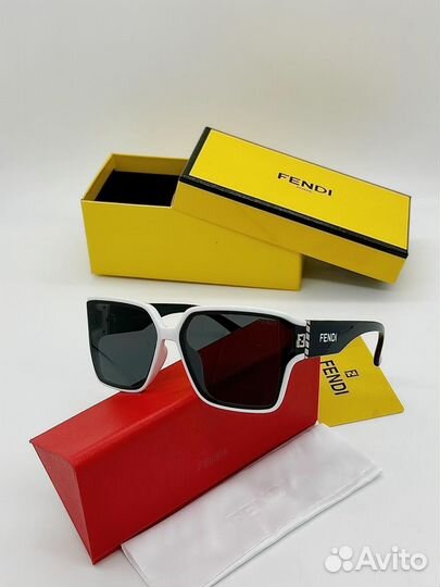 Солнцезащитные очки fendi