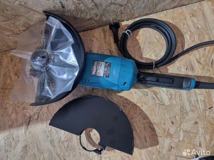 Углошлифовальная машина Makita GA9020SF