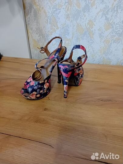 Босоножки женские 35 размер