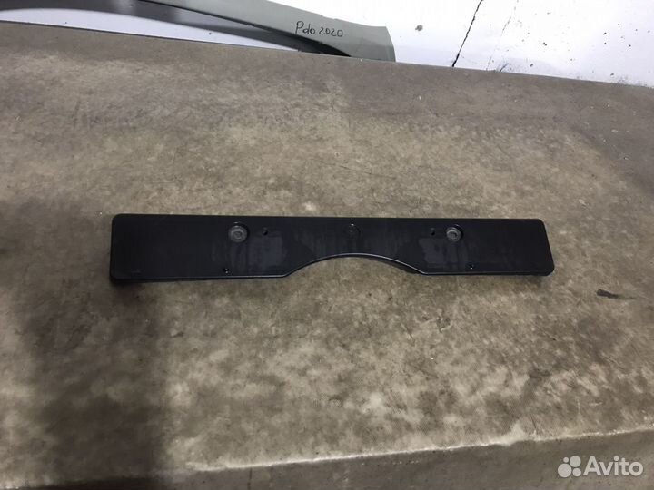 Площадка номерного знака Toyota Camry 55