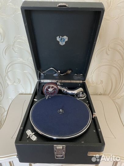 Патефон завода им. Калинина