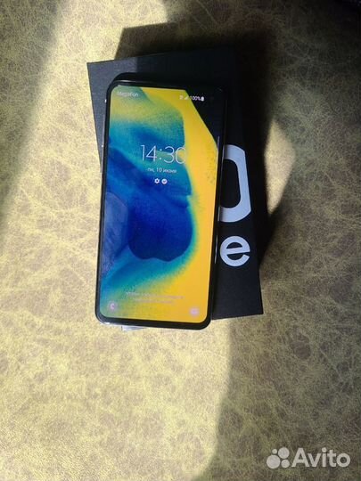 Samsung Galaxy S10e, 6/128 ГБ