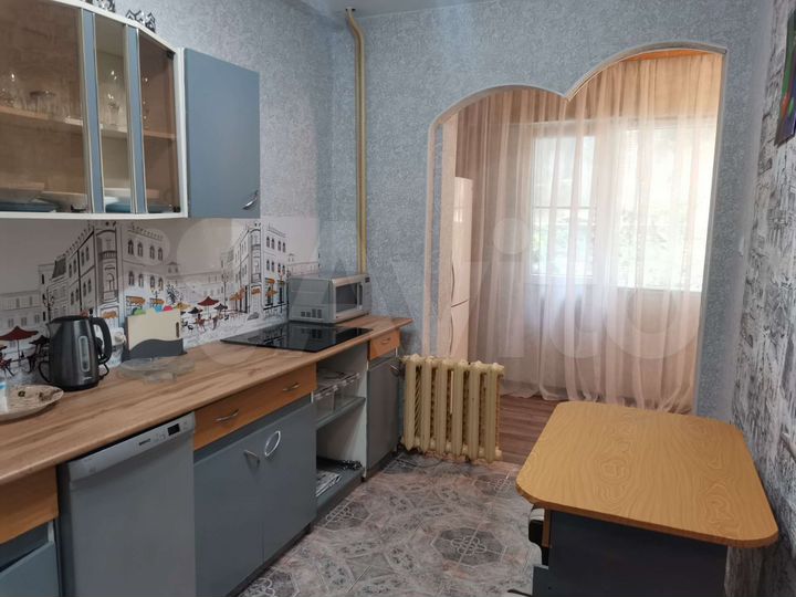 2-к. квартира, 60 м², 1/12 эт.