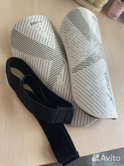 Щитки футбольные