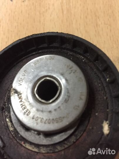Ролик-натяжитель ремня грм Volvo