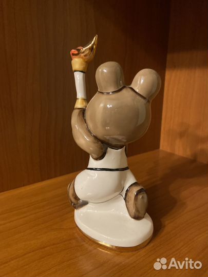 Фарфоровые фигурки мишки-спортсмены