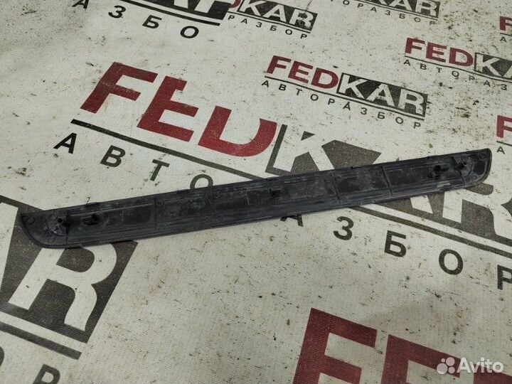 Накладка на порог салона передняя правая Toyota