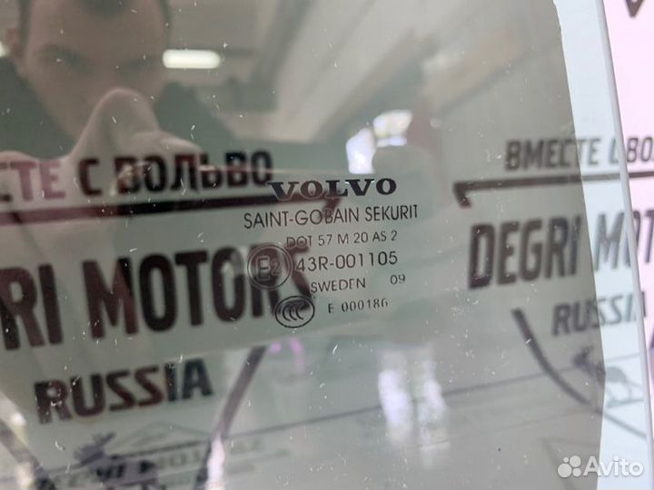 Стекло задней двери правое оригинал Volvo V70 XC70