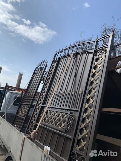 Кованые ворота и калитка