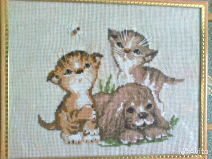 Картина вышита крестом