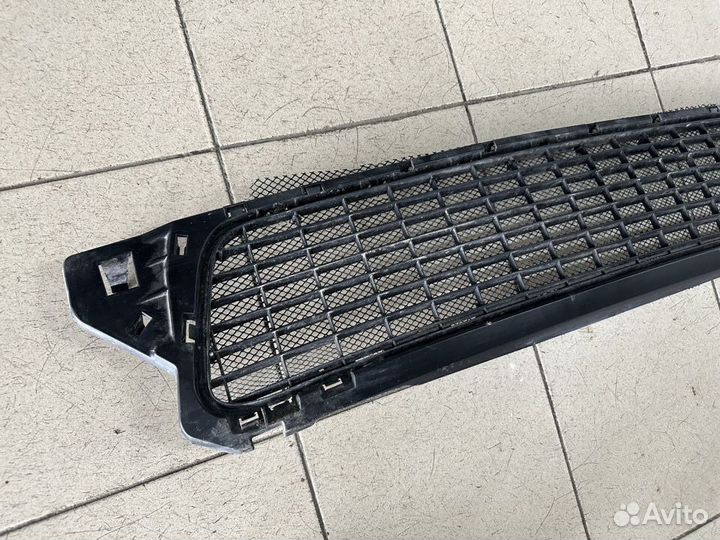 Решетка переднего бампера нижняя Дастер