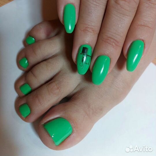 Педикюр с покрытием гель-лаком