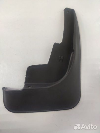 Брызговик передний правый Toyota Avensis T250