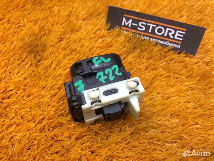 Кнопка стеклоподъемника передняя левая