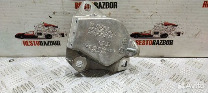 Кронштейн левый Audi A8 седан BFM 2006