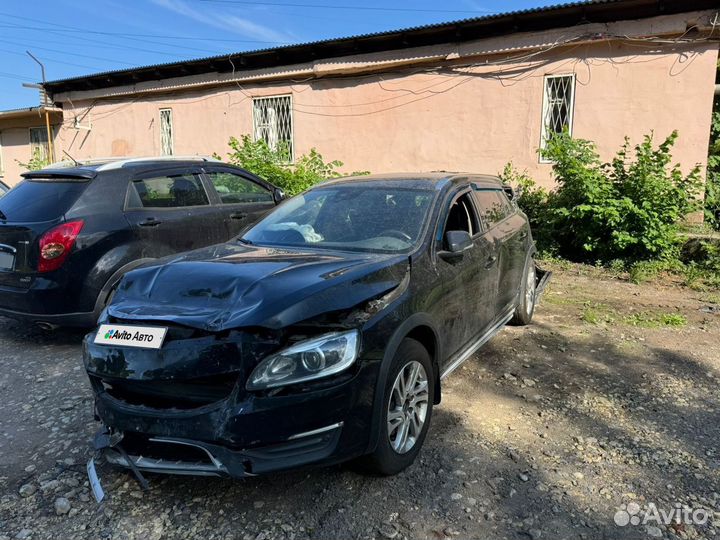 Volvo V60 Cross Country 2.4 AT, 2018, битый, 90 000 км