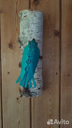 Птица Зеленушка на березе.Металл