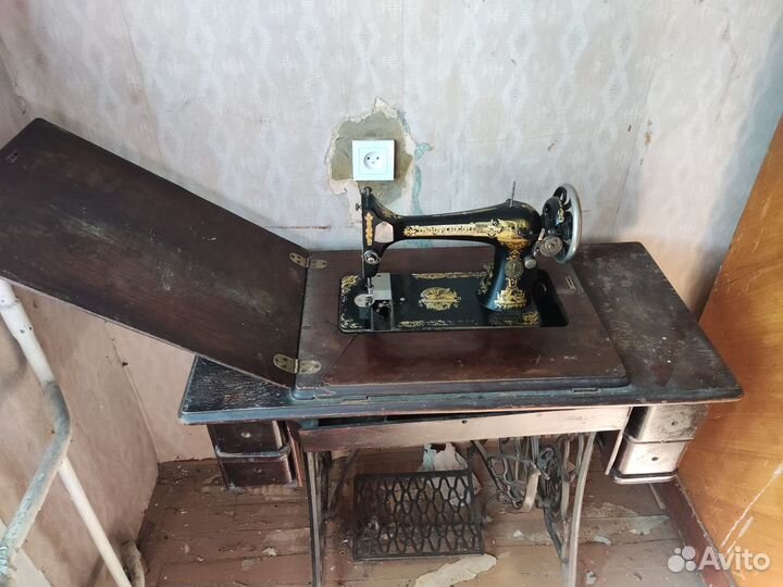 Швейная машинка зингер