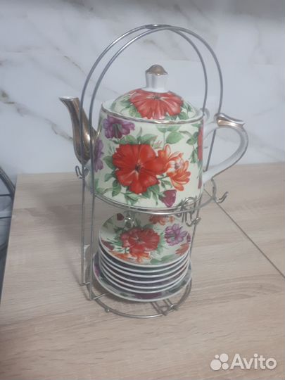 Заварочный чайник с блюдечками