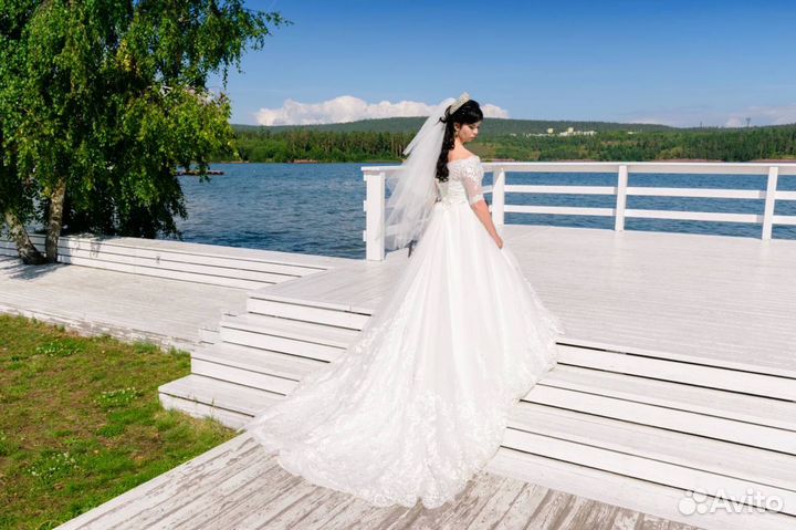 Свадебное платье со шлейфом