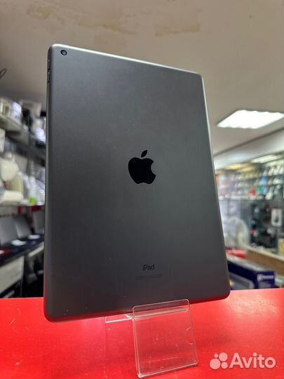 Планшет Apple iPad 8 32GB Wi Fi (2020)