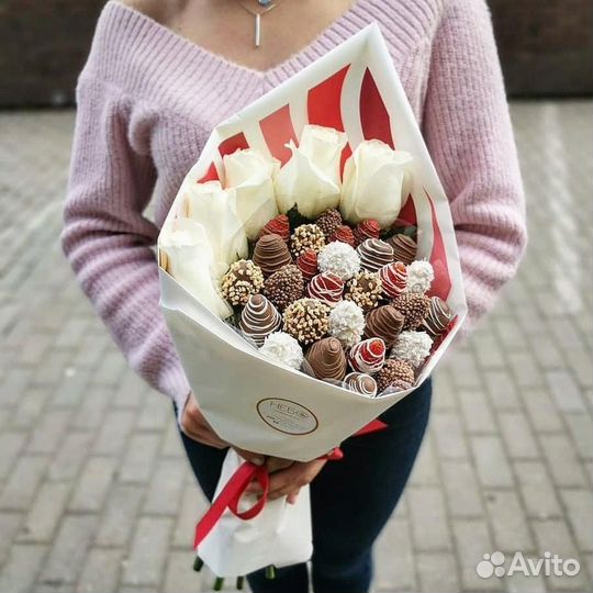 Съедобные букеты из клубники