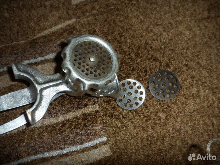 Мясорубка ручная чугунная