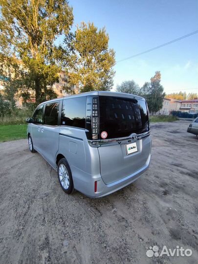 Toyota Voxy, 2016