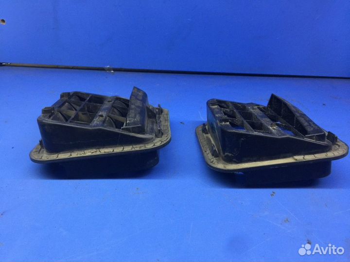 Воздуховод багажника 2шт