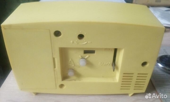 Часы будильник на батарейках СССР