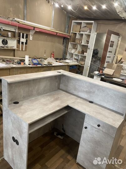 Стойка ресепшн