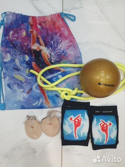 Гимнастический мяч,скакалка,наколенники, чешки