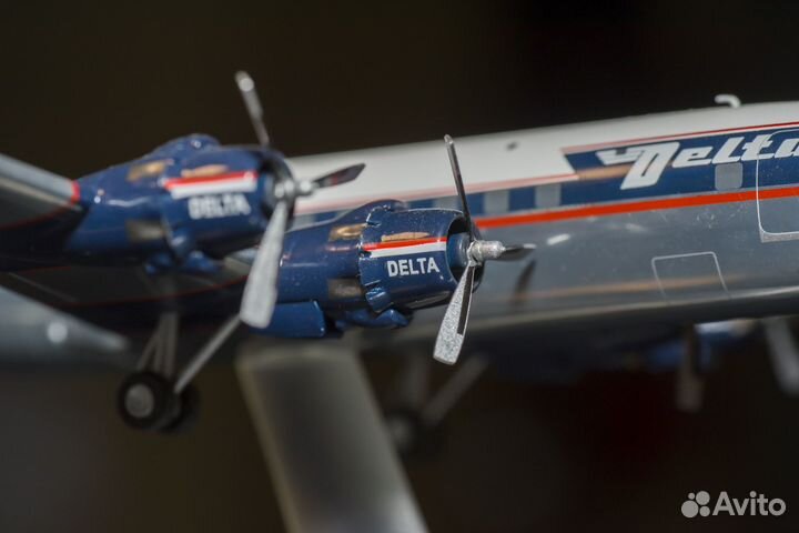 Масштабная модель самолёта 1/200 Douglas DC-6