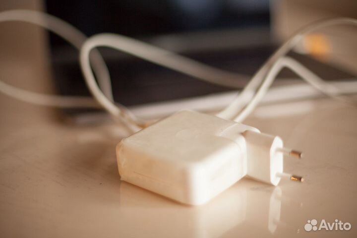 Продам mac book pro 13’ 8gb/256gb/ touch bar