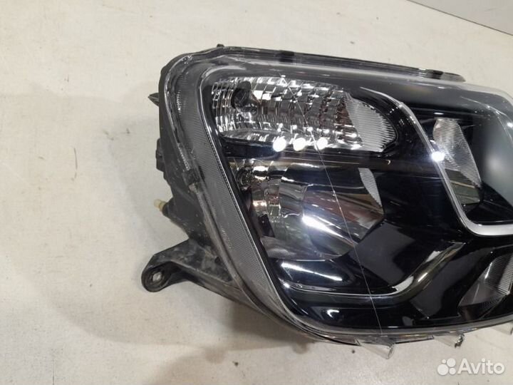 Фара правая Renault Duster 1 2015