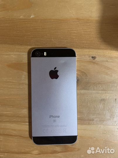 Телефон iPhone se