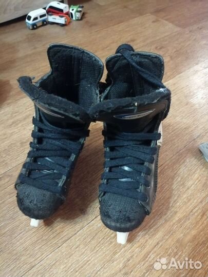 Коньки хоккейные