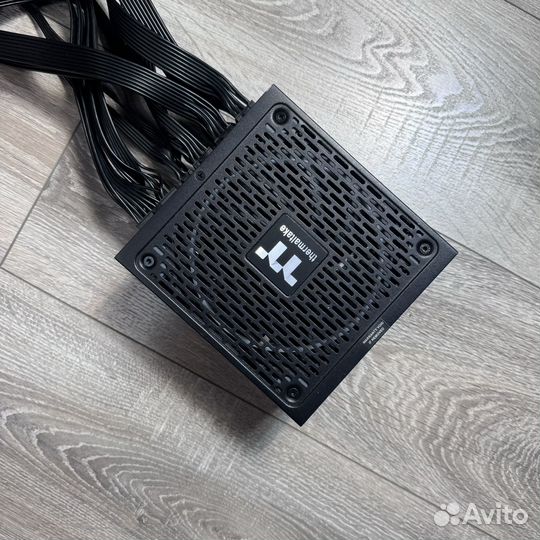 Блок питания Thermaltake 1050W 80+ platinum